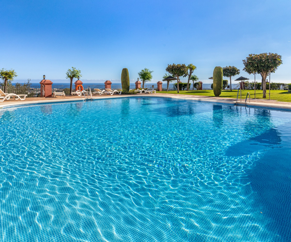 Torre Halcones: Peace, pool & panoramic golf views